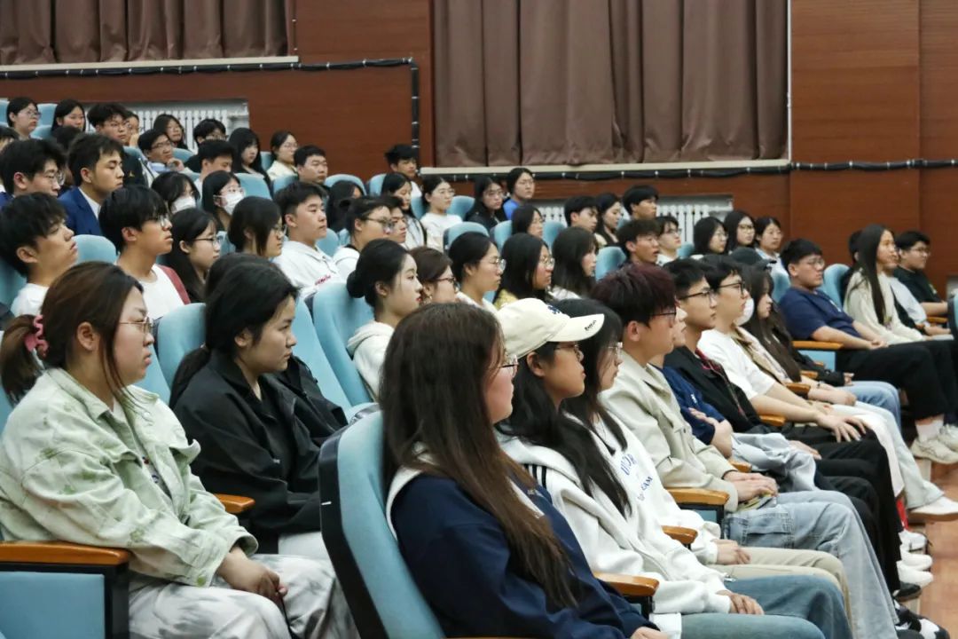 志愿青春 为梦奔跑 | 校团委成功举办2025长城汽车智慧工厂半程马拉松志愿者培训会